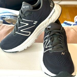 Women’s New Balance Fresh Foam 880v13 size 9.5A